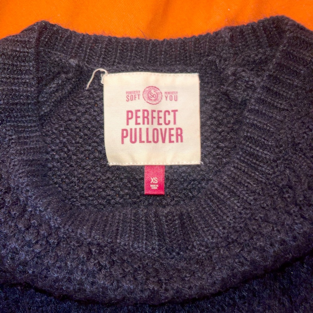 XS Black Pullover